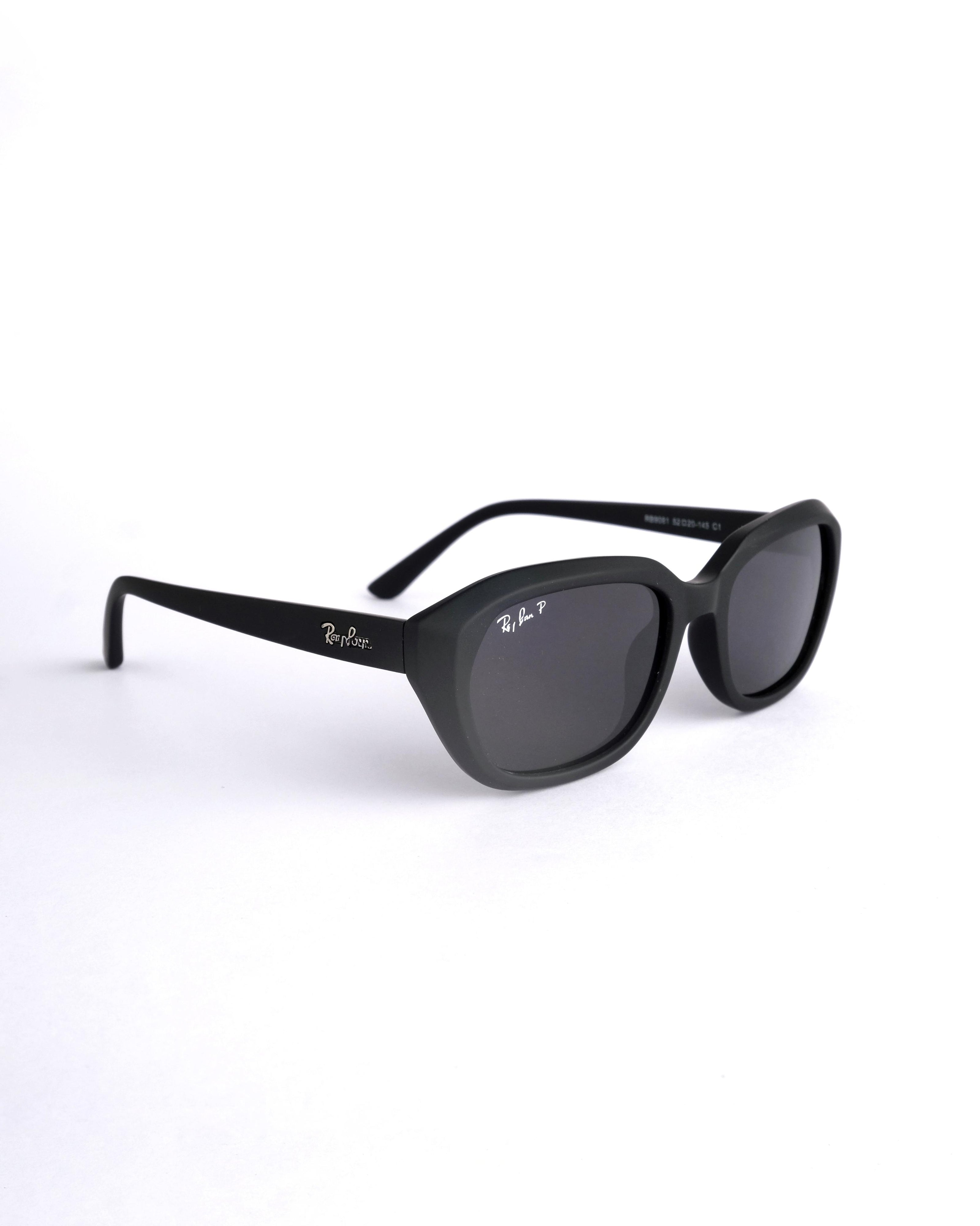 Branded oval  black sunglass s665