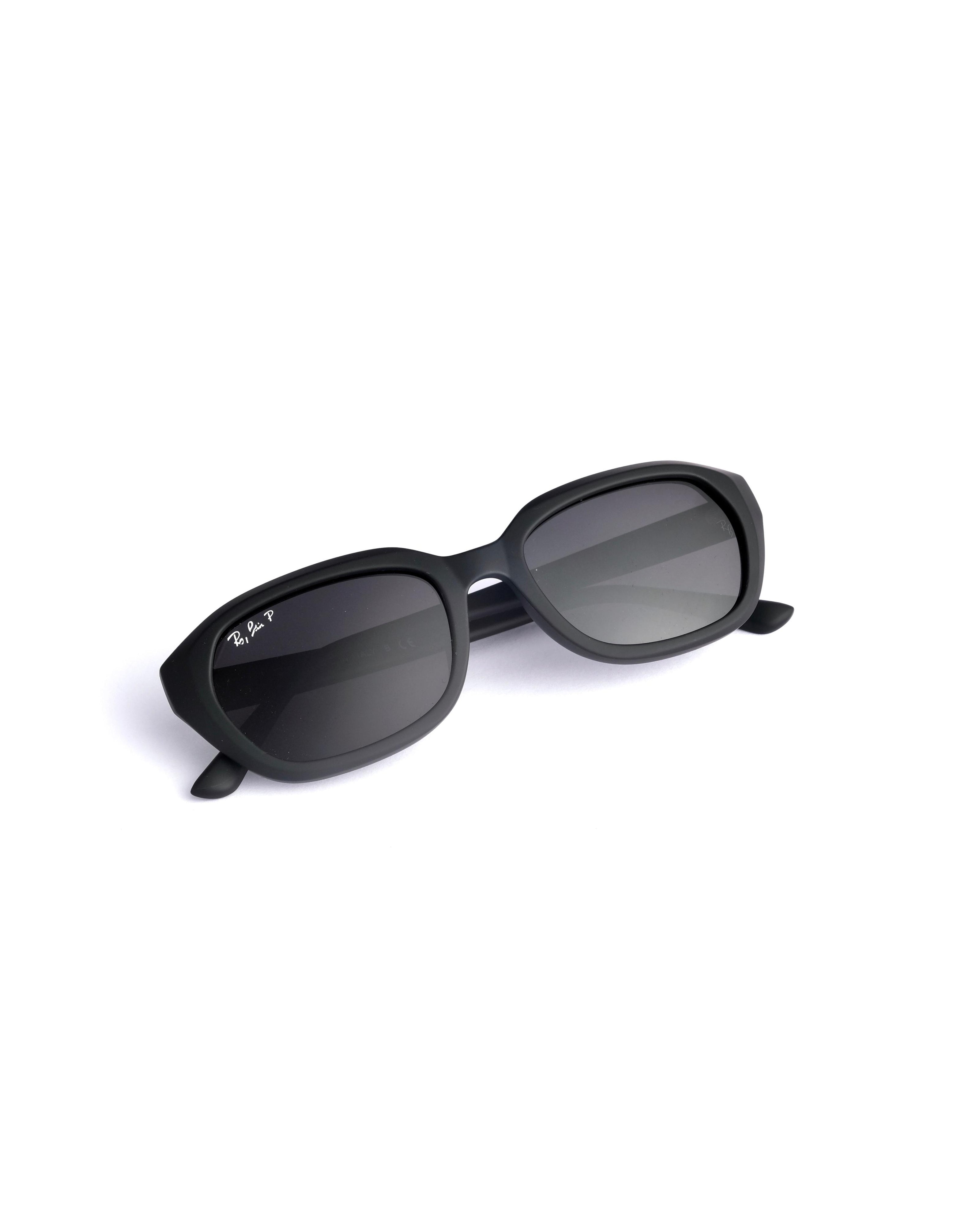 Branded oval  black sunglass s665